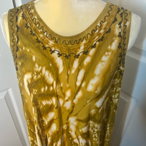 Beach Dress in browns, gold, cream and black. - Picture 4 of 8